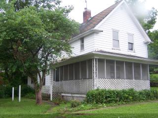 20 5th St, Adrian IL  62330-1152 exterior