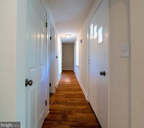 73 Bayberry Rd, Princeton NJ  08540-7418 exterior
