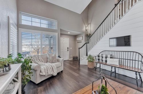 6051 Valdai Way, Aurora CO 80015-6521 exterior