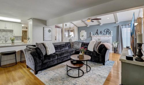 413 Indianwood Dr, Carol Stream IL  60188-1561 exterior