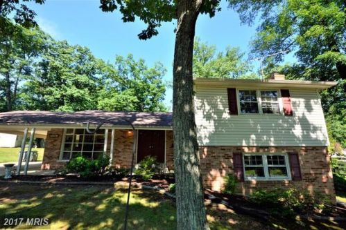 4804 Dodson Dr, Annandale, VA 22003-6136