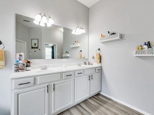 6552 Fairview Dr, Fort Worth TX  76148-1440 exterior