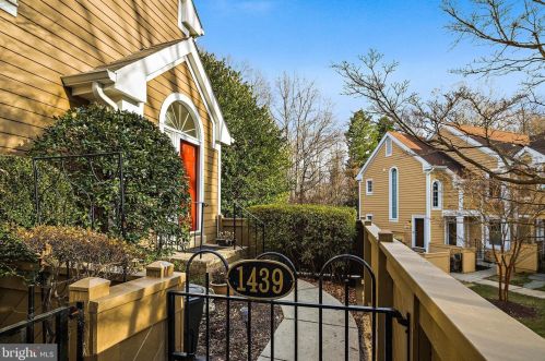 1439 Church Hill Pl, Herndon, VA 20194-1232