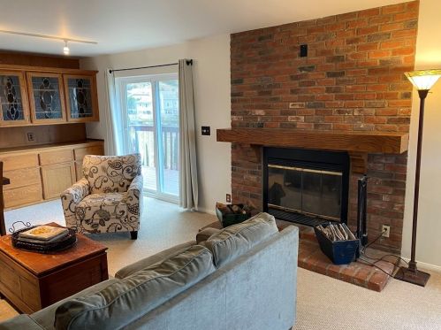 1319 Gonzales Rd, Simi Valley CA exterior