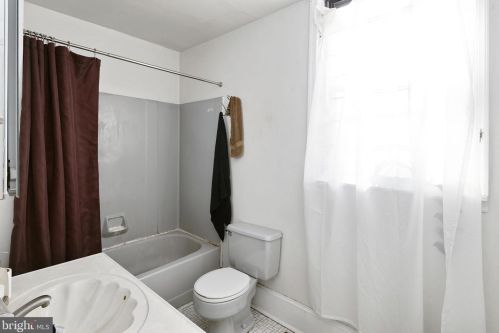 920 4 St, Philadelphia PA 19147-4104 exterior