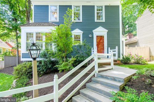 2050 Cobblestone Ln, Herndon, VA 20191-4038