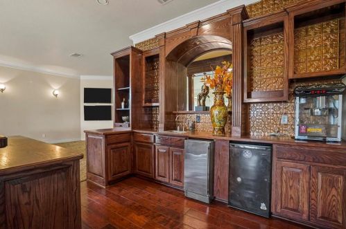 2011 Grn Wing, Granbury TX 76049-5576 exterior