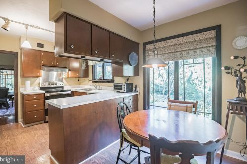 221 Elm Ave, Tavistock NJ 08033-2538 exterior