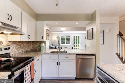1634 Purple Sage Dr, Herndon VA  20194-5601 exterior