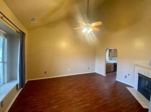 304 Sampson, Uhland TX  78640-4311 exterior