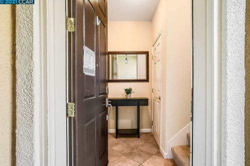 3267 Monaghan St, Pleasanton, CA 94568-4571