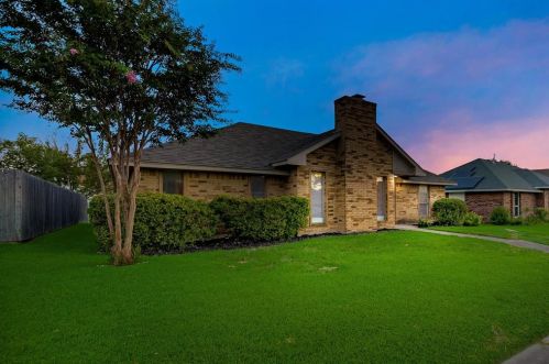 2006 Stradivarius Ln, Carrollton TX  75007-2215 exterior