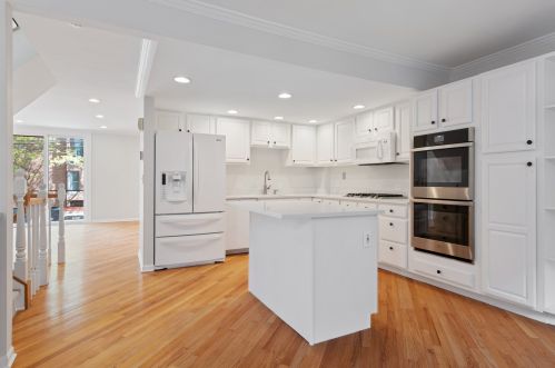 424 Webster Ave, Chicago, IL 60614-3813