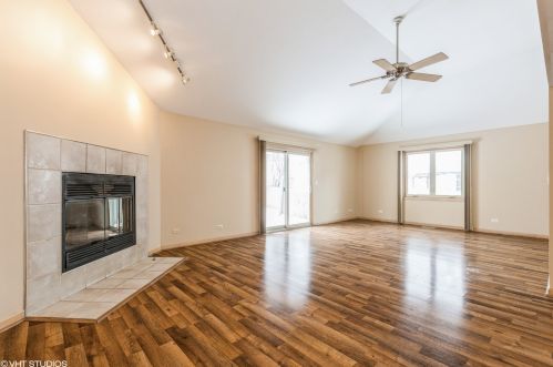204 Huntington Ct, Joliet, IL 60404-9423