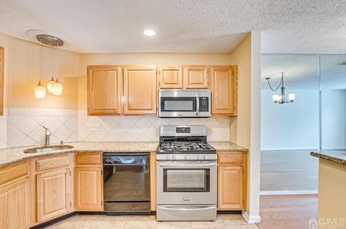 148 Prestwick Way, Edison, NJ 08820-4637