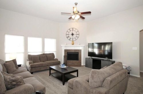 1100 Bell Manor Dr, Aubrey, TX 76227-7672