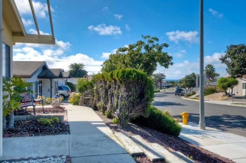 3547 Mira Pacific Dr, Oceanside CA  92056-3933 exterior
