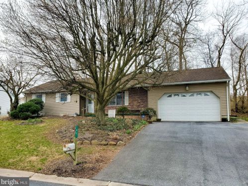 65 Ream Rd, Ephrata, PA 17522-9792