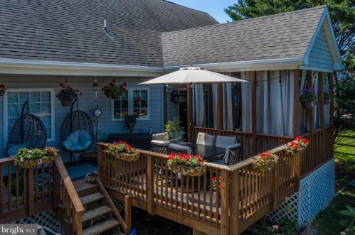 384 Turnberry Dr, Charles Town WV  25414-3930 exterior