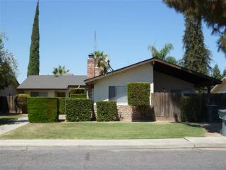3405 Woodland St, Visalia, CA 93277-7261