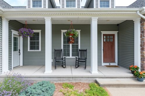 9 Daniel Dr, Somers, CT 06071-1677