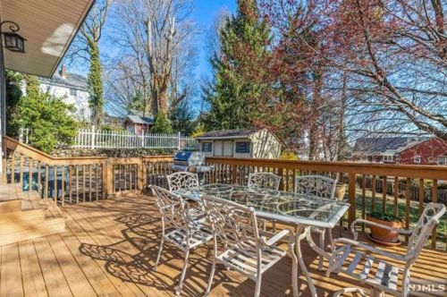 147 Raymond St, Hasbrouck Heights, NJ 07604-1119
