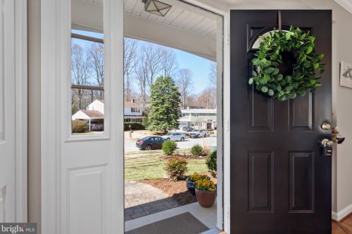 6705 Little Ann Ct, Springfield VA  22152-2629 exterior