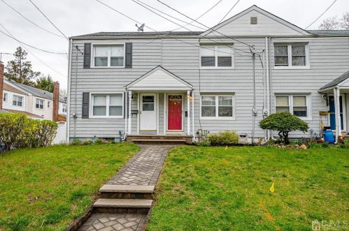 33 Victory Ct, Metuchen, NJ 08840-1430