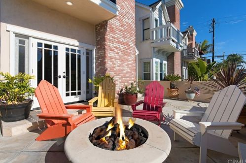 221 2nd St, Huntington Beach, CA 92648-5103