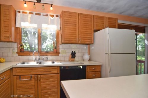 20 Raymond Ave, Providence, RI 02911-1813