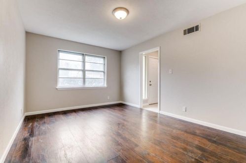 1700 Warren Ln, Fort Worth TX  76112-5723 exterior