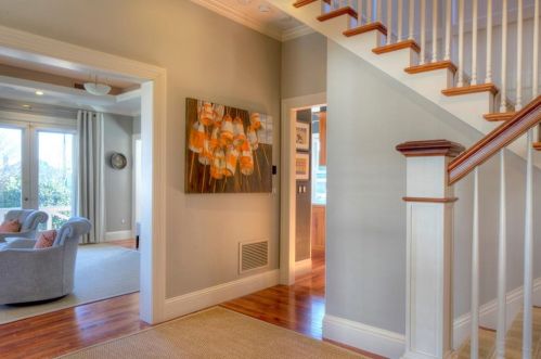 3 Cliff Ter, Middletown, RI 02840-3618