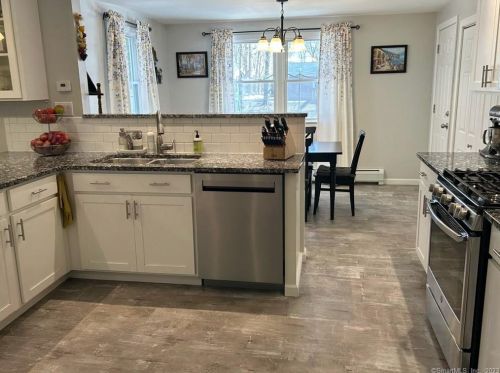 72 Chamberlain St, Torrington, CT 06790-3415
