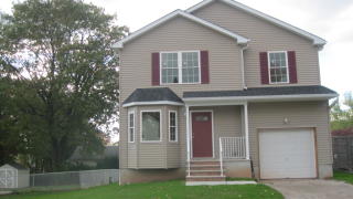 7 Paul St, Perth Amboy, NJ 08863-2111