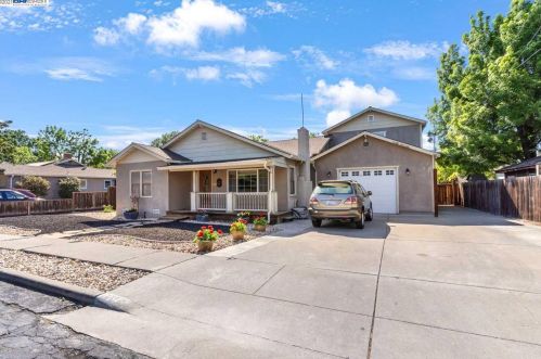 1255 Almar St, Concord, CA 94518-1309