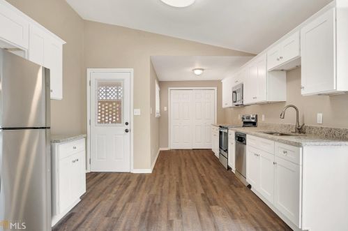 2707 Crescendo Dr, Atlanta GA  30318-6043 exterior