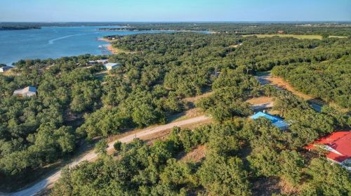 373 Nocona Dr, Nocona TX 76255-9272 exterior