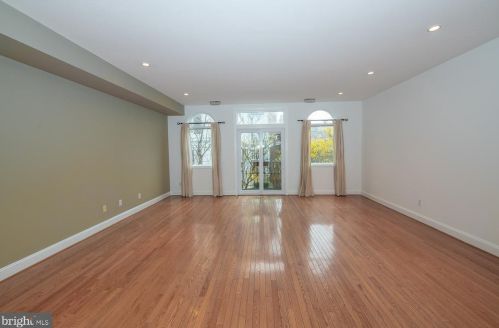 212 24th St, Philadelphia, PA 19103-5554