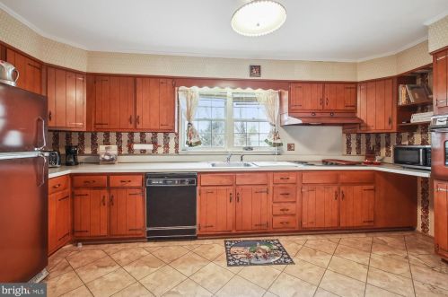 16 Severn Riv Rd, Severna Park MD 21146-4659 exterior