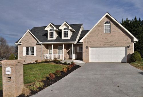 2545 Covington Cir, Pigeon Forge, TN 37876-5400