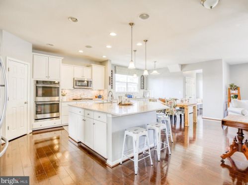 395 Lord Fairfax St, Charles Town WV 25414-2529 exterior