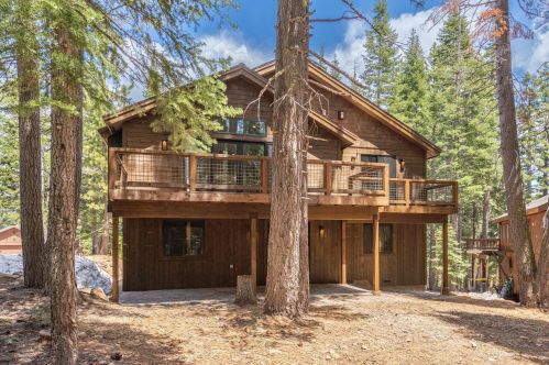 13671 Pathway Ave, Truckee CA  96161-6225 exterior