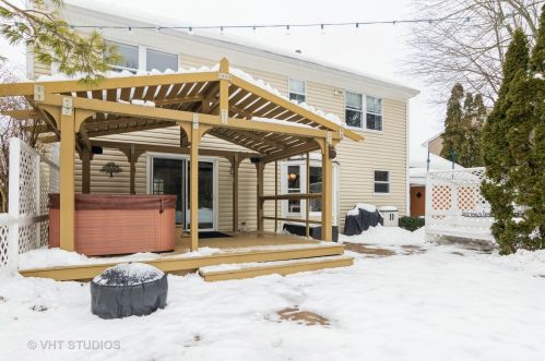 414 Bradley Cir, Saint Charles, IL 60174-5564