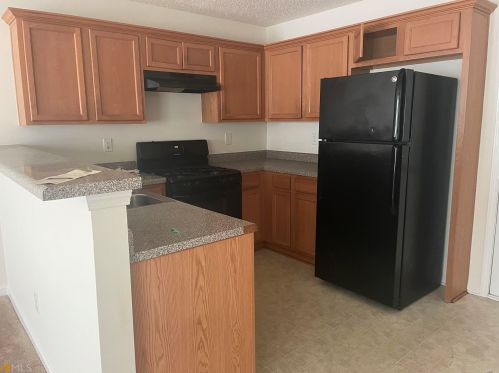 220 Fieldview Ln, Porterdale, GA 30016-0925
