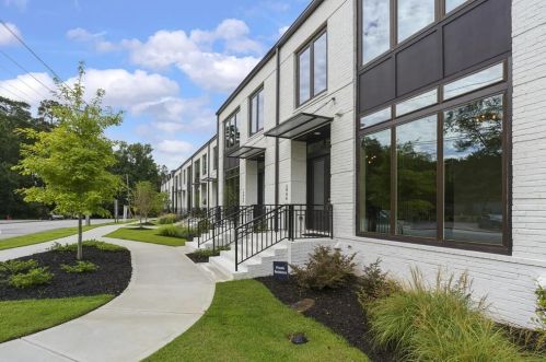 2996 Hermance Dr, Atlanta, GA 30319-2735
