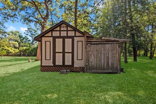 111 Butlers Ct, Conroe TX  77385-7906 exterior