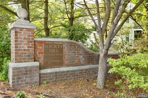 331 Linden St, Mahwah, NJ 07430-2067