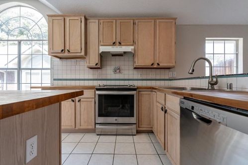 1621 Morrison Dr, Fort Worth TX  76112-3766 exterior