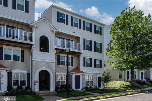 8177 Halley Ct, Lorton, VA 22079-2918
