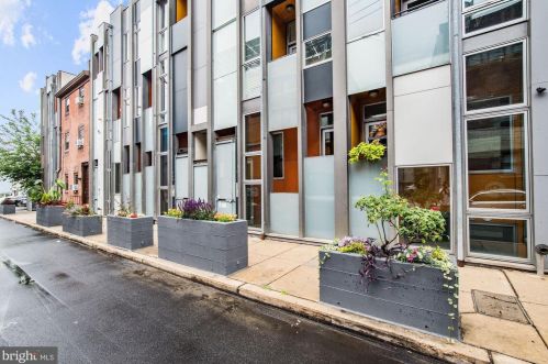 145 Laurel St, Philadelphia, PA 19123-2315